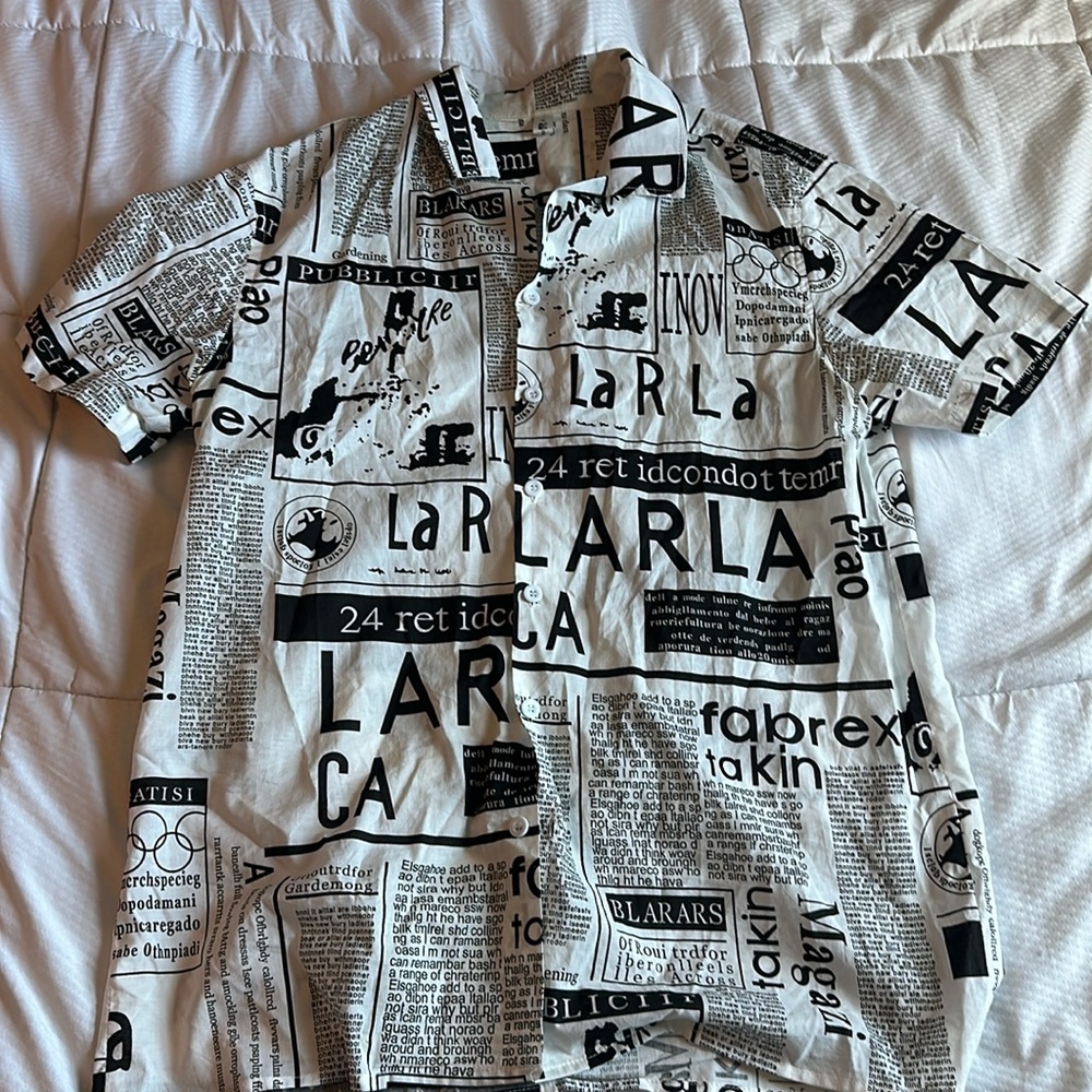 Men’s Size Small Printed Newspaper Button Up